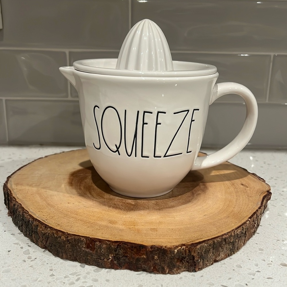 Rae Dunn ceramic “SQUEEZE” Juicer